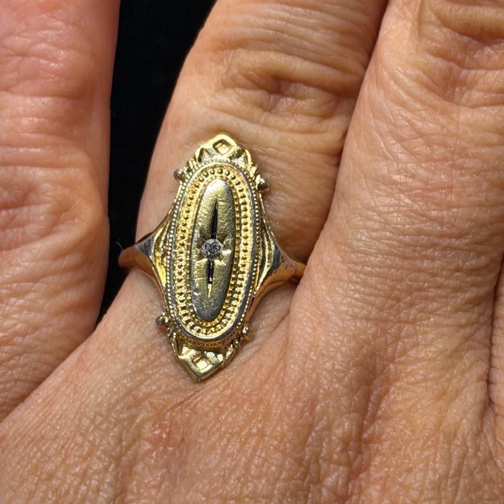 Avon Gold-Tone Kenzington vintage ring